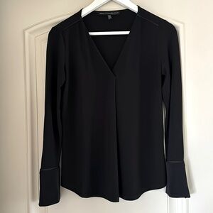 White House Black Market top in Black Size XXS